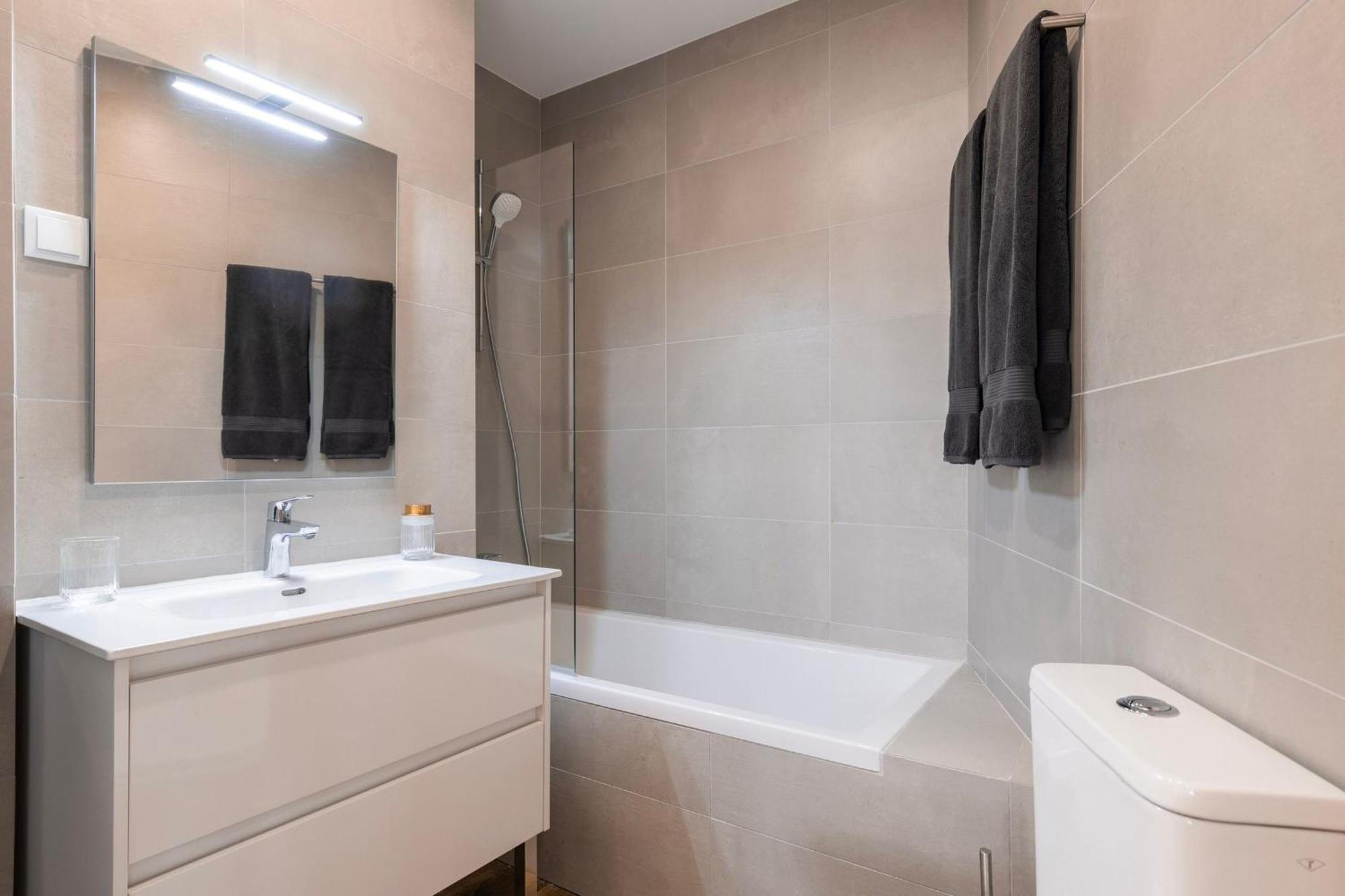 2bdr Charming In Graca By Lovelystay *
