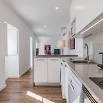 2Bdr Charming Apartment In Graca By Lovelystay