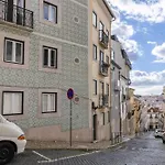 2Bdr Charming Apartment In Graca By Lovelystay