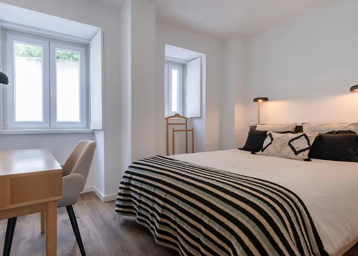 2Bdr Charming Apartment In Graca By Lovelystay