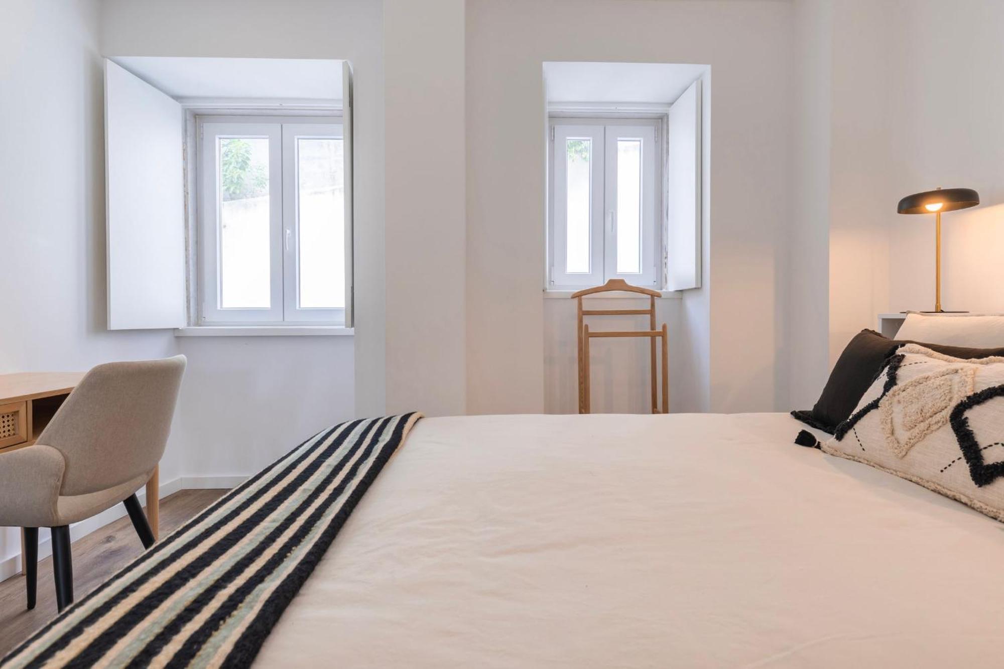 Apartment 2bdr Charming In Graca By Lovelystay