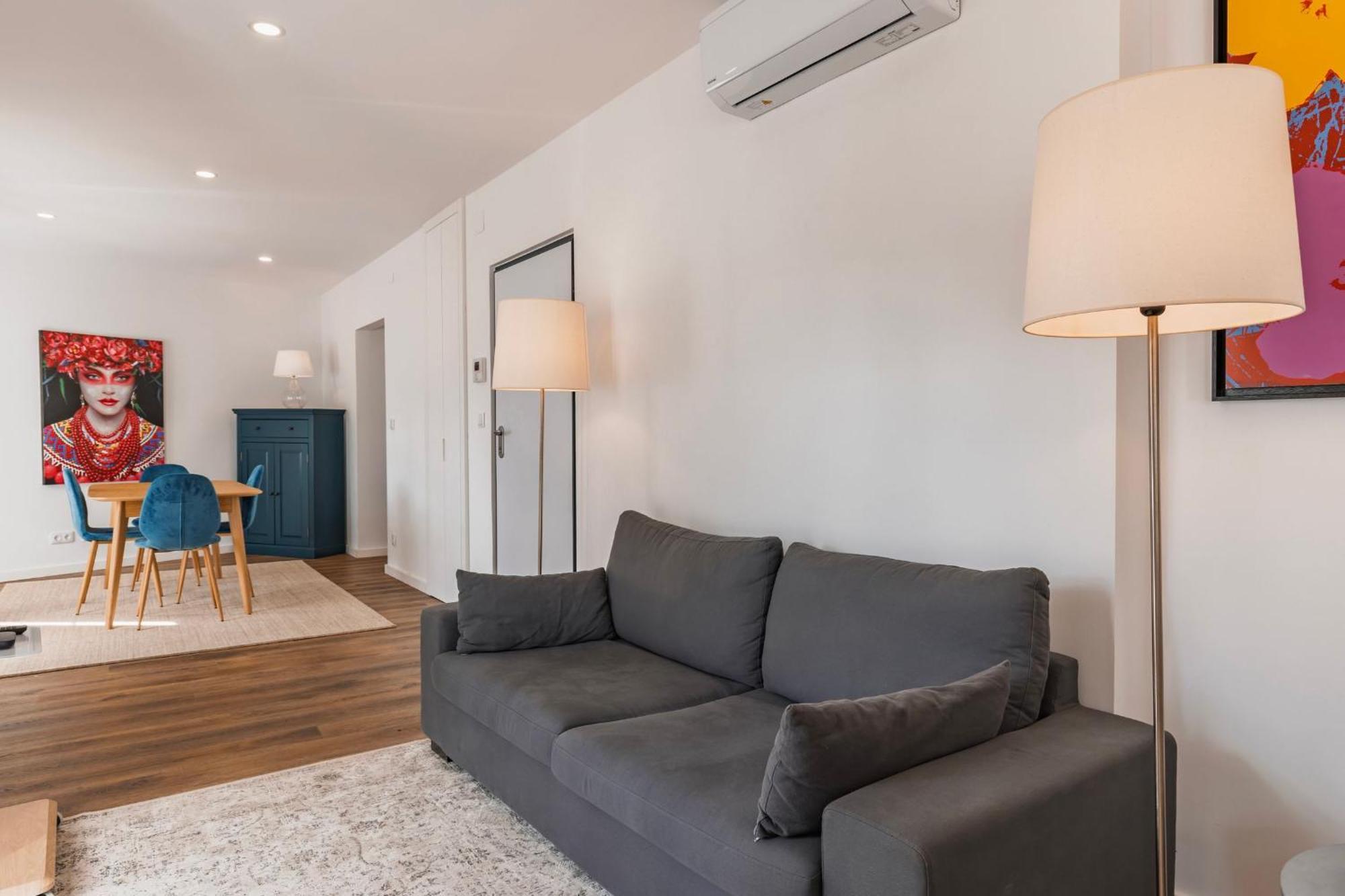 Apartment 2bdr Charming In Graca By Lovelystay