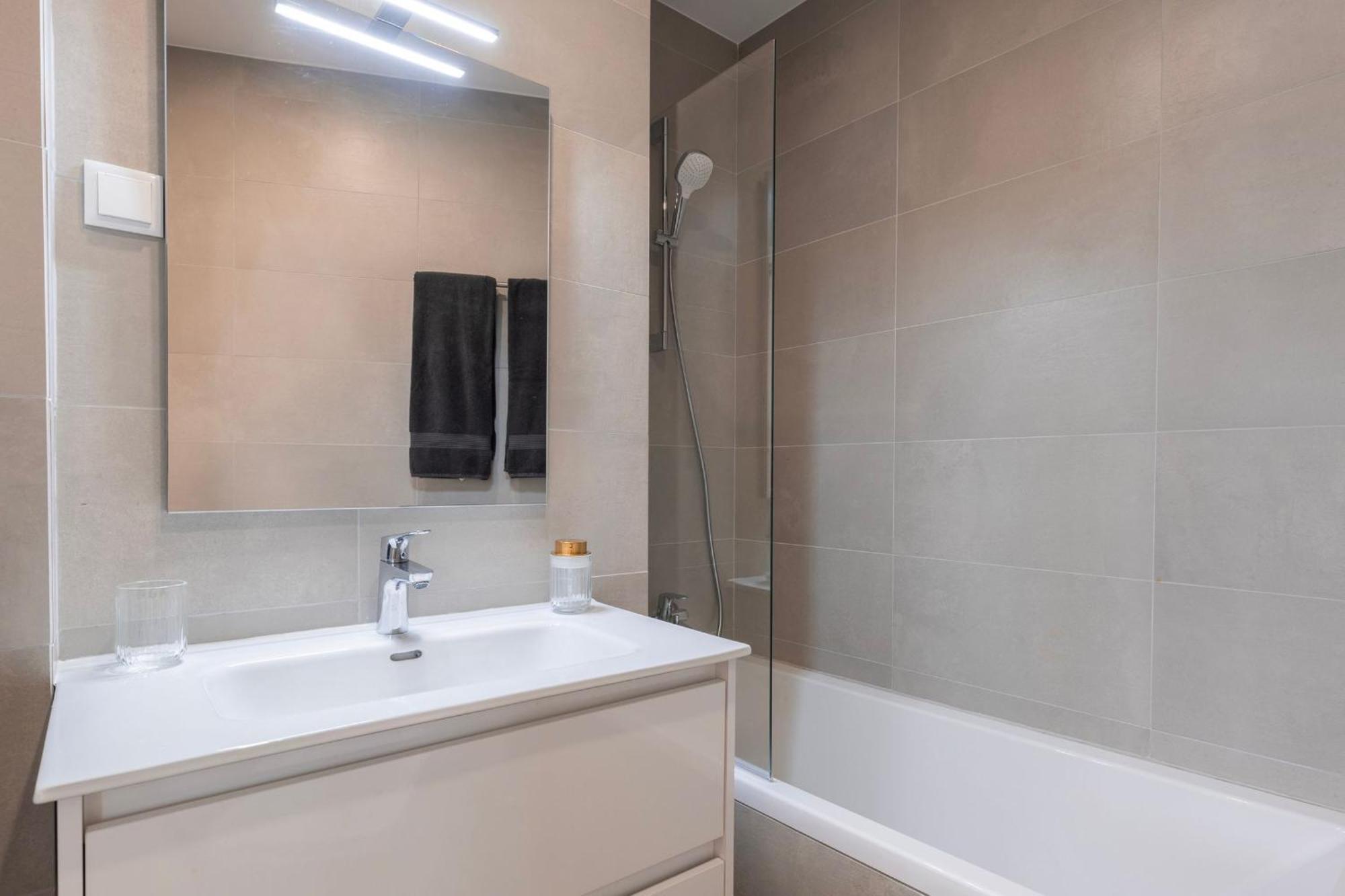 Apartment 2bdr Charming In Graca By Lovelystay *