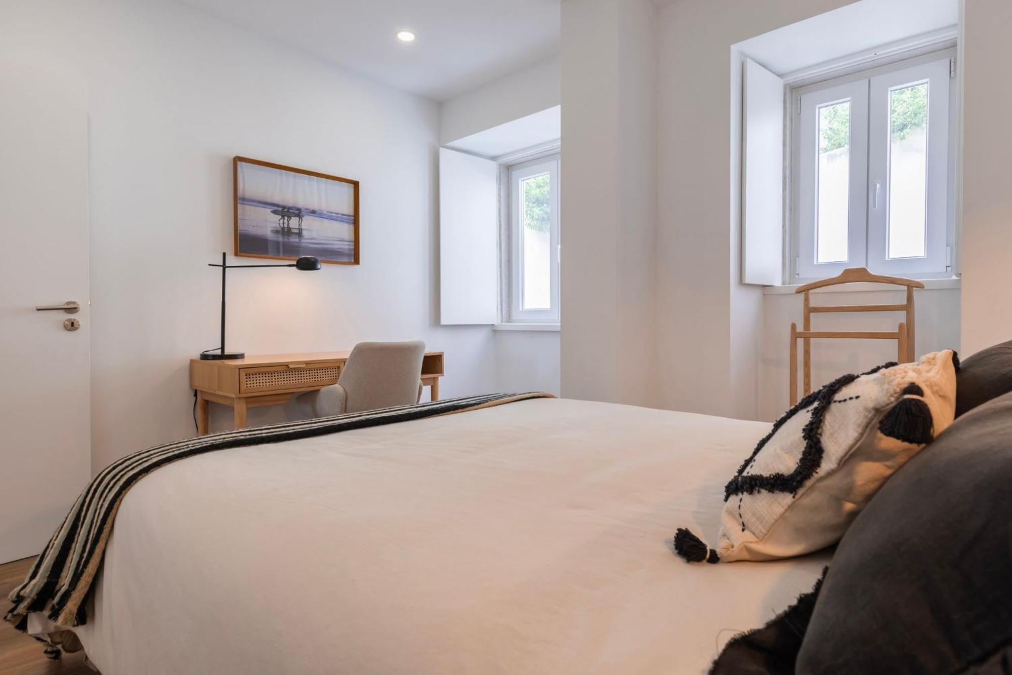 Apartment 2bdr Charming In Graca By Lovelystay