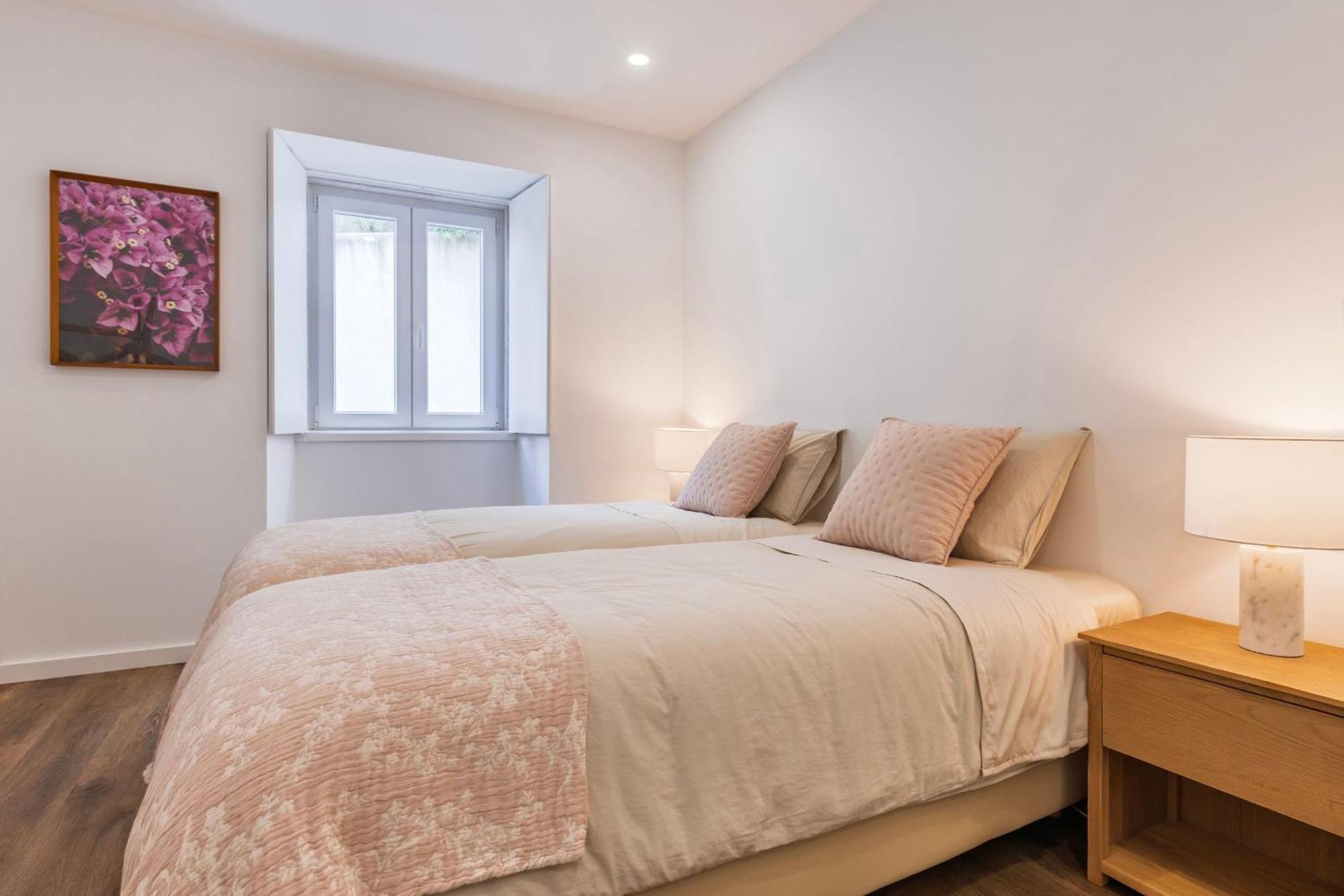 Apartment 2bdr Charming In Graca By Lovelystay